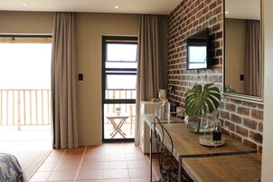 Luxury Suite | In-room business center