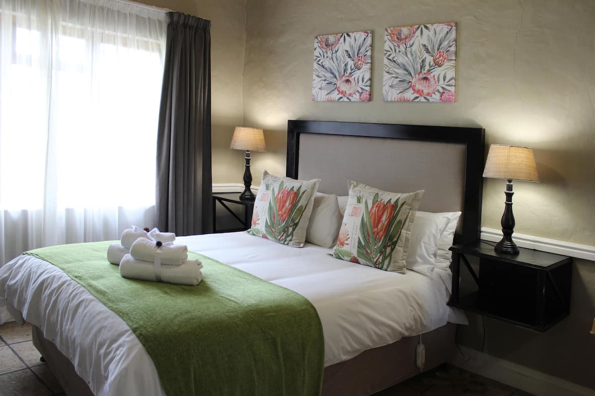 Classic Suite | Premium bedding, Select Comfort beds, minibar, in-room safe
