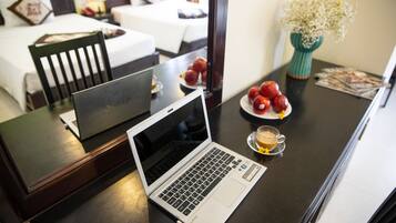 Deluxe Twin Room, City View | Room amenity