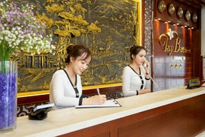 Reception - Tay Bac Hotel (Da Nang)