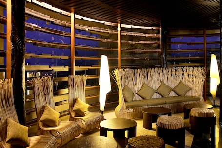 2 bares o lounges, bar junto a la alberca