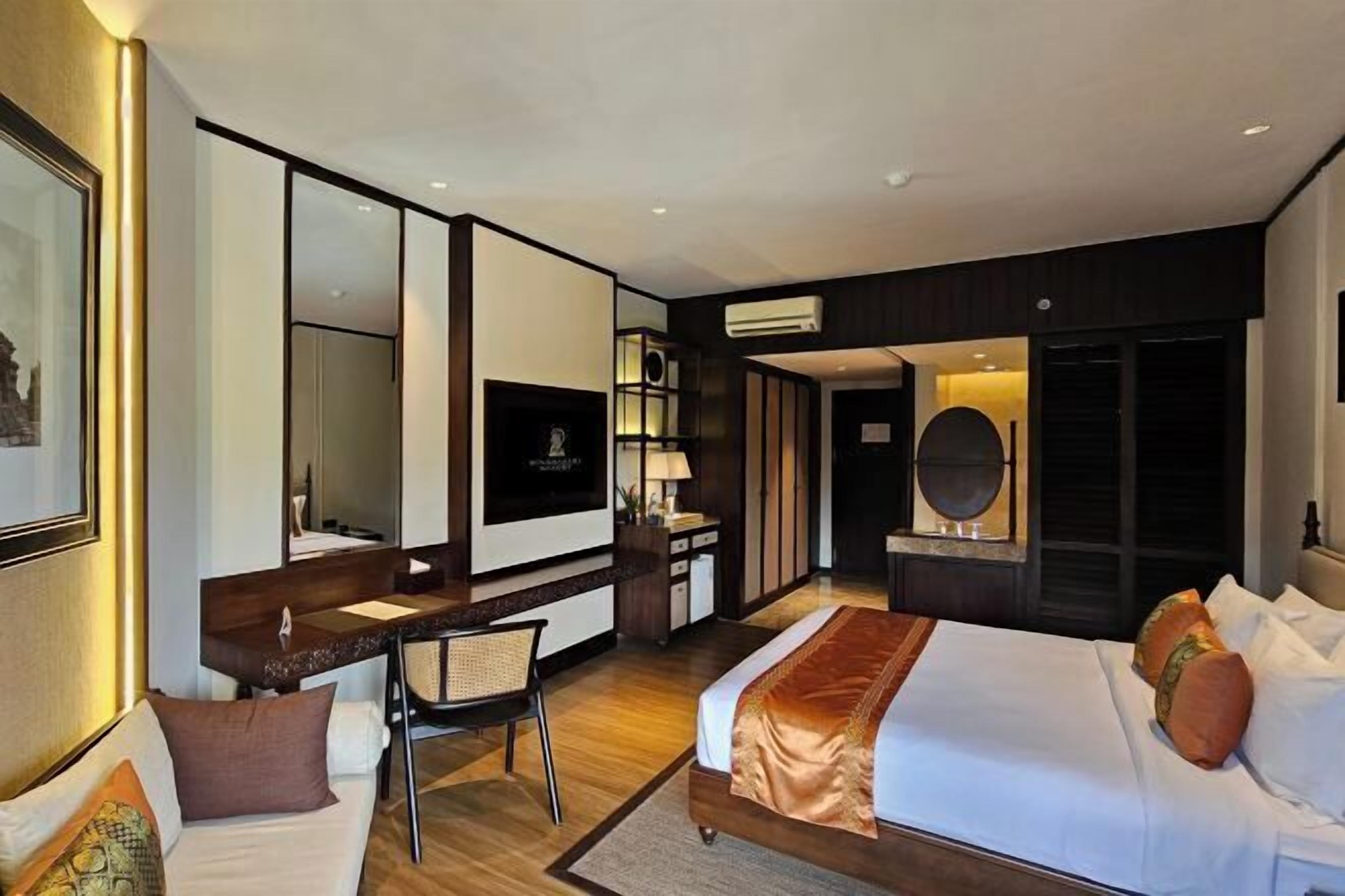 In-room safe, desk, iron/ironing board, free WiFi