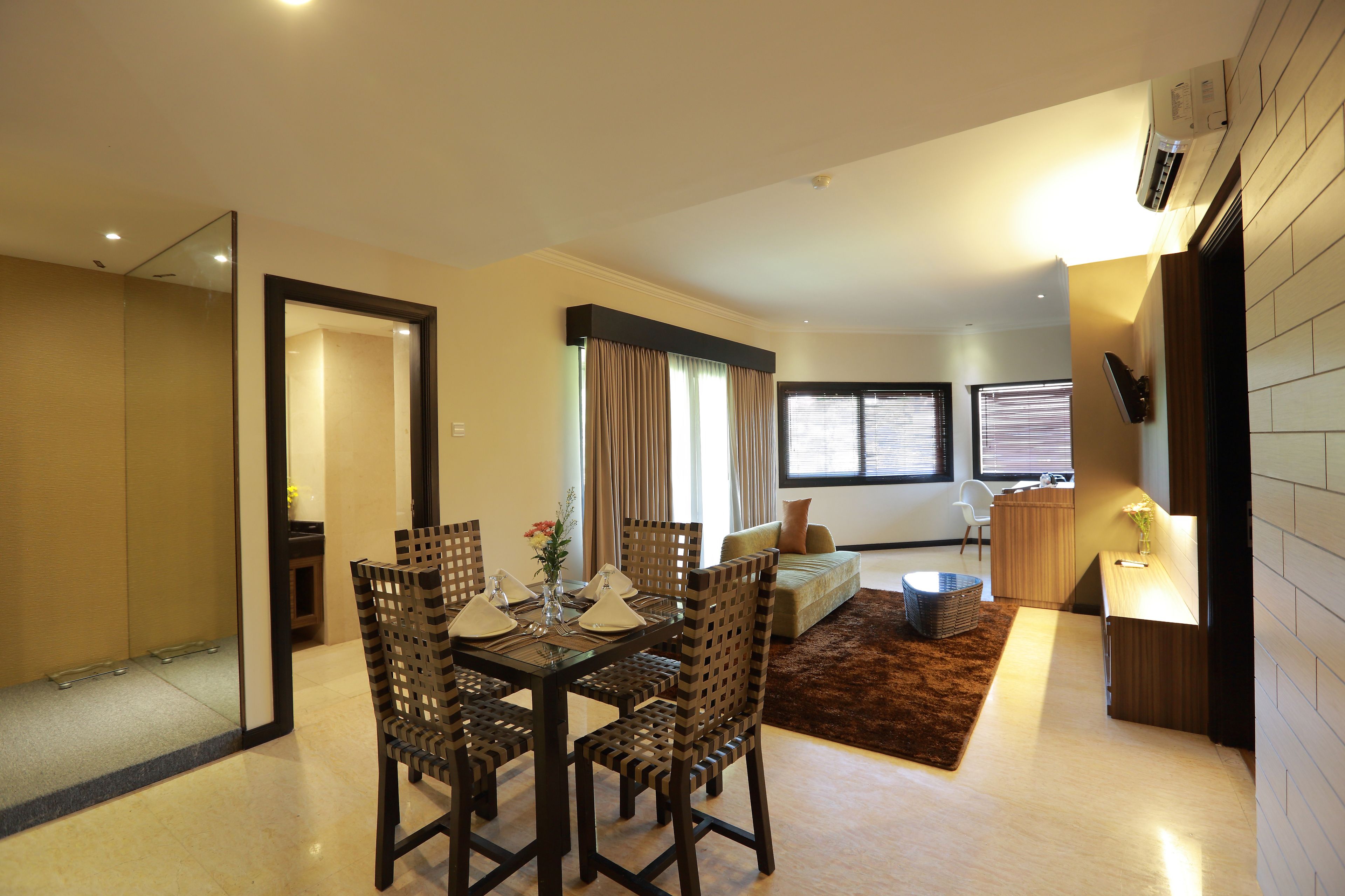 suite christmas include dinner | living area | 49-inch lcd tv with cable channels, tv