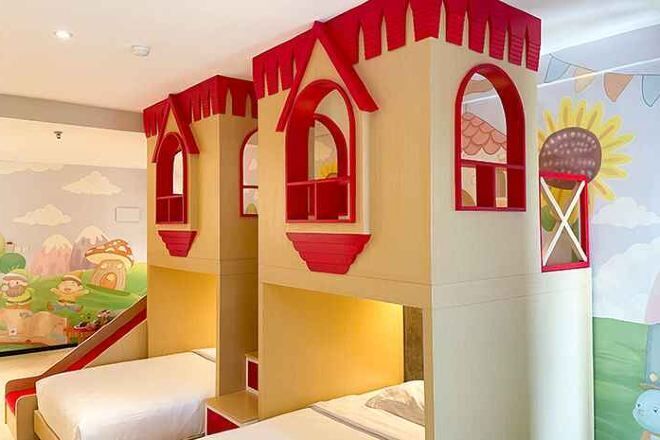 Cofres nos quartos, escrivaninha, Wi-Fi de cortesia, roupa de cama