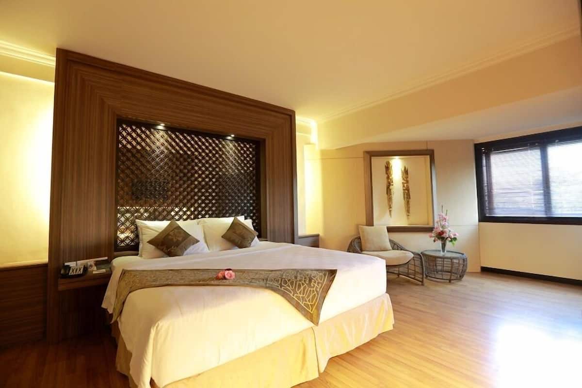 in-room safe, desk, iron/ironing board, free wifi