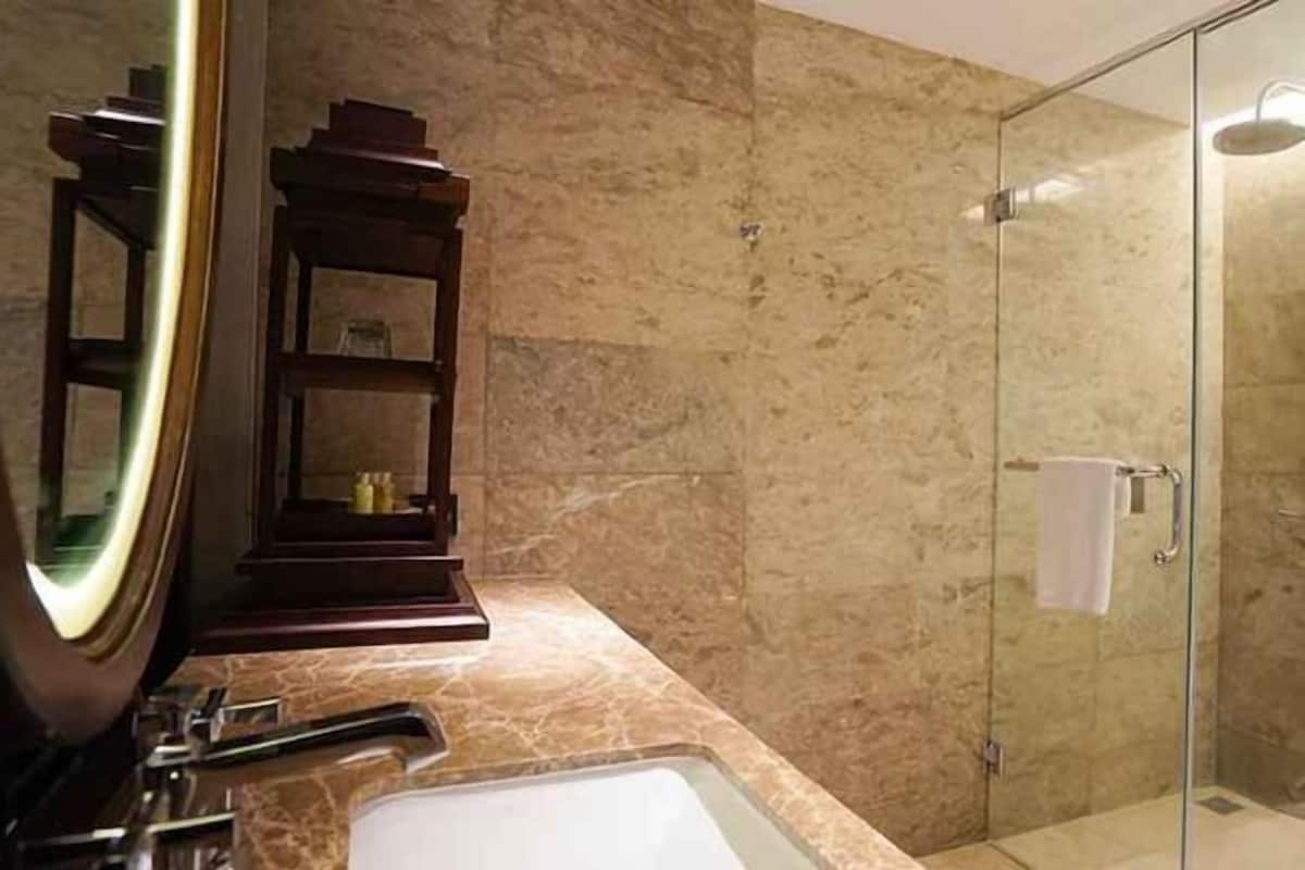 Free toiletries, hair dryer, bidet, towels
