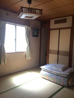 Japanese Style Room with Shared Bathroom (Single Use)  | Free WiFi