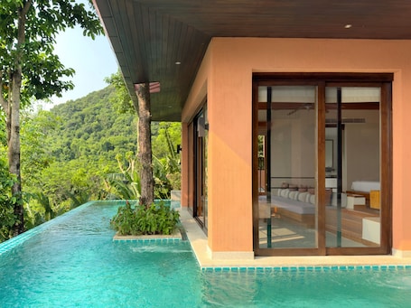 Pool Villa with Ocean View | Minibar, in-room safe, desk, blackout drapes