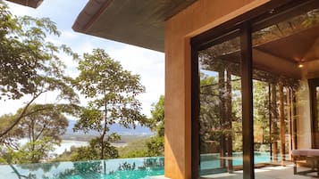 1 quarto, frigobar, cofres nos quartos, escrivaninha