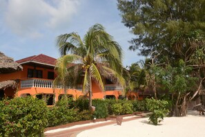 Exterior - Mnarani Beach Cottages (Nungwi)