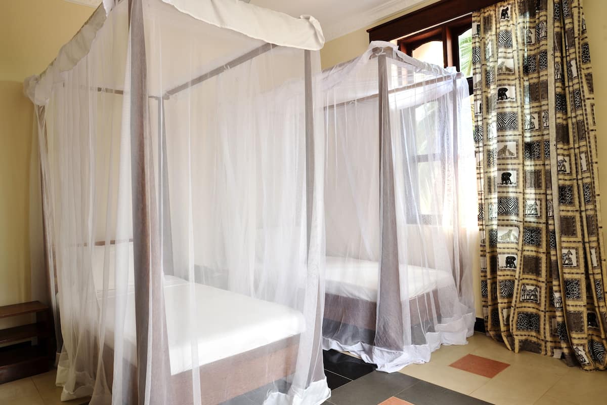 1 slaapkamer, een kluis op de kamer, verduisterende gordijnen