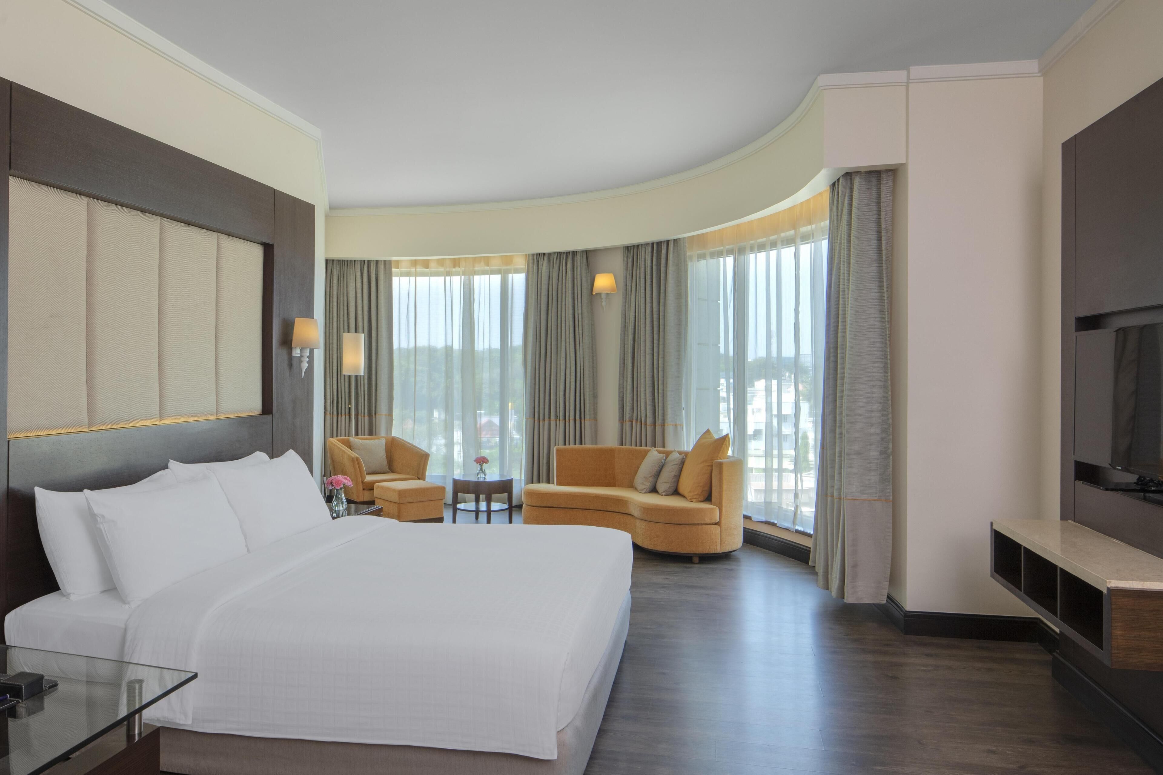 Junior Suite | Premium bedding, minibar, in-room safe, desk
