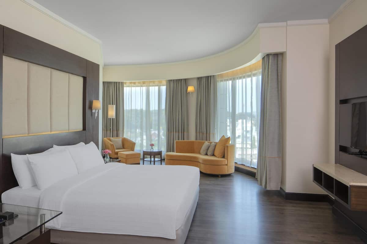 Junior Suite | Premium bedding, minibar, in-room safe, desk