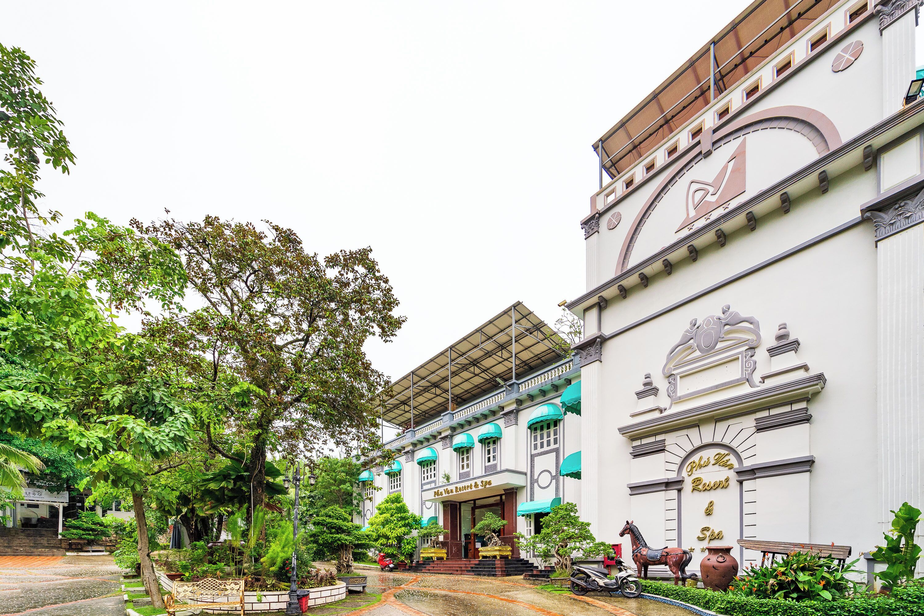 Outdoor banquet area
