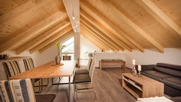 Penthouse, 3 Schlafzimmer (3+, free accesss to Alpentherme ) | Wohnbereich | Flachbildfernseher