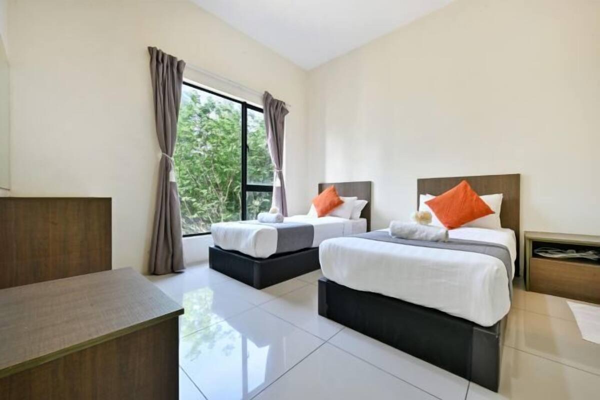 Caixa forta a l'habitació, escriptori i habitacions insonoritzades 
