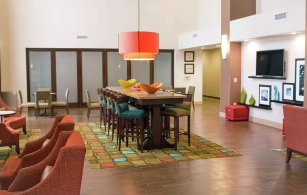 Lobby - Hampton Inn & Suites Dallas/Frisco North-FieldhouseUSA (Frisco)