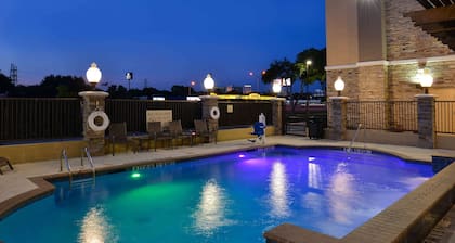 Hampton Inn & Suites Dallas Market Center