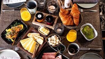 每日供應吃到飽早餐 (每人 EUR25)