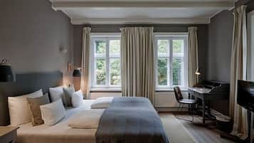 舒適雙人房 | 客房內保險箱、獨特裝潢、布置獨特、書桌