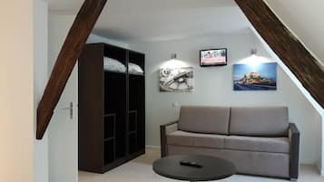 Standard Family Room | Desk, soundproofing, iron/ironing board, free WiFi