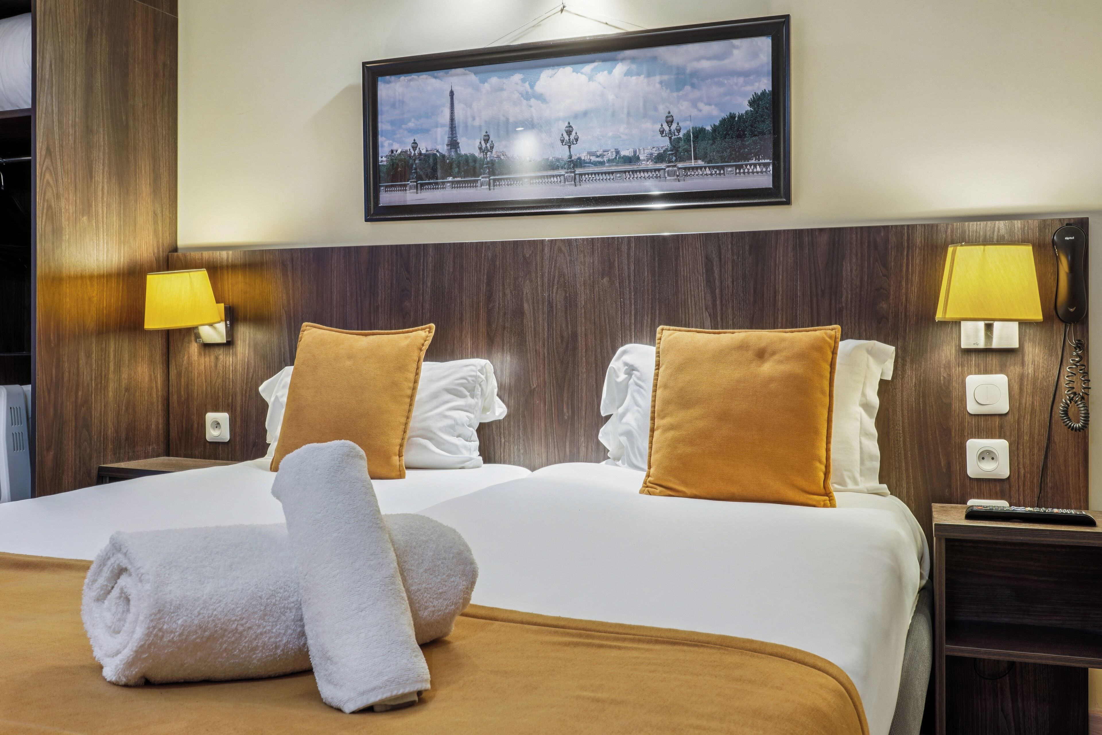 Double Superior | 書桌、隔音、熨斗/熨衣板、免費無線上網