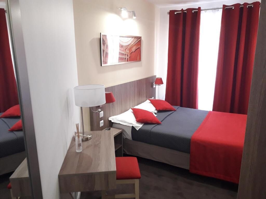 Bureau, chambres insonorisées, fer et planche à repasser, Wi-Fi gratuit