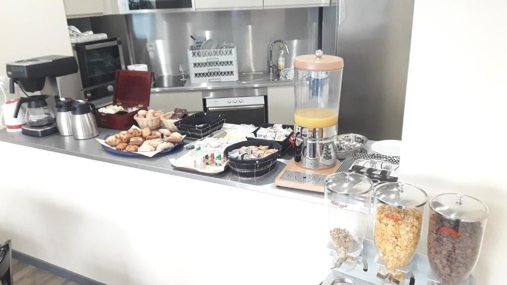 Esmorzar diari d'estil bufet (10 EUR per persona) 