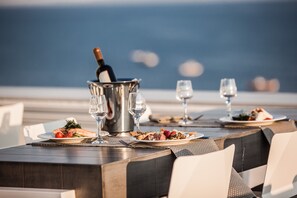 Aperto a colazione, pranzo e cena, cucina mediterranea 