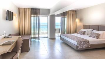 Superior Double Room, Sea View | 1 bedroom, minibar, in-room safe, desk