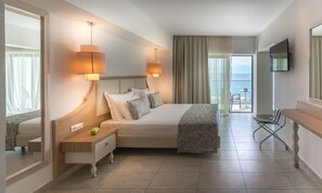 Suite, vista mare | Minibar, una cassaforte in camera, una scrivania, insonorizzazione