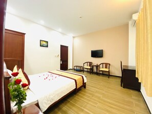 Standard Double Room, 1 Bedroom, Accessible, Private Bathroom | Minibar, in-room safe, desk, soundproofing - Bien Xanh Hotel (Phu Quoc)