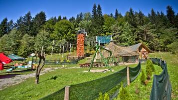 Ropes course (team building)