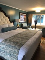Tabla de planchar con plancha, wifi gratis y ropa de cama 