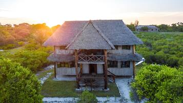 Jahazi Family House | Beach/ocean view