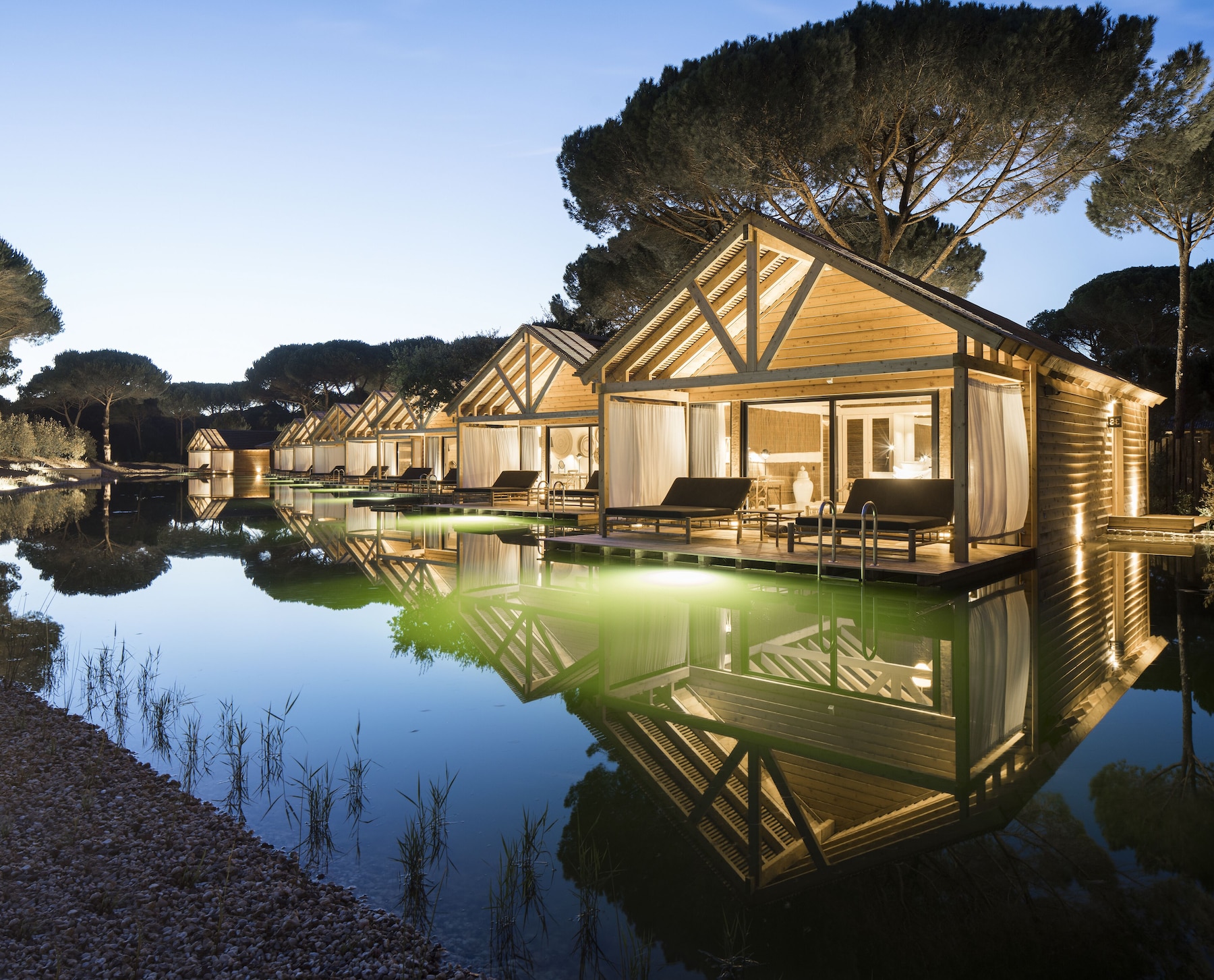 Bio Pool Suite | Minibar, in-room safe, individually decorated, individually furnished