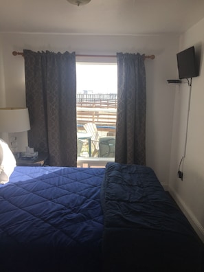 Oceanfront Suite, 1 Queen Bed with Sofabed | Premium bedding, pillowtop beds, blackout drapes, free WiFi
