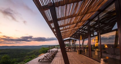 Rhino Ridge Safari Lodge