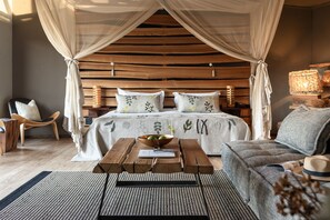 Hypo-allergenic bedding, minibar, in-room safe, bed sheets - Rhino Ridge Safari Lodge (Hlabisa)