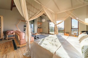 Hypo-allergenic bedding, minibar, in-room safe, bed sheets - Rhino Ridge Safari Lodge (Hlabisa)