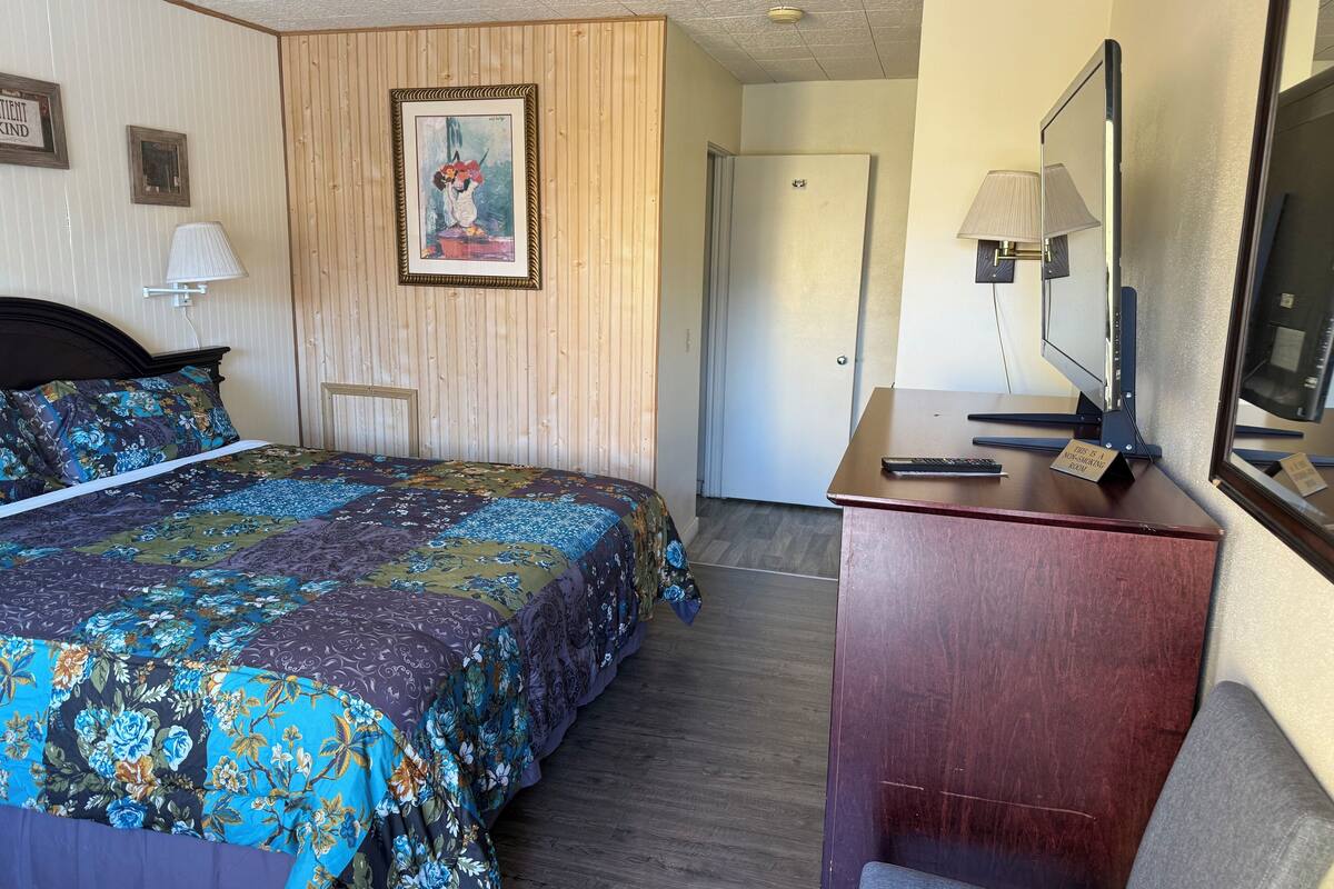 Habitación, 1 cama Queen size | Camas extra gratis, wifi gratis y ropa de cama