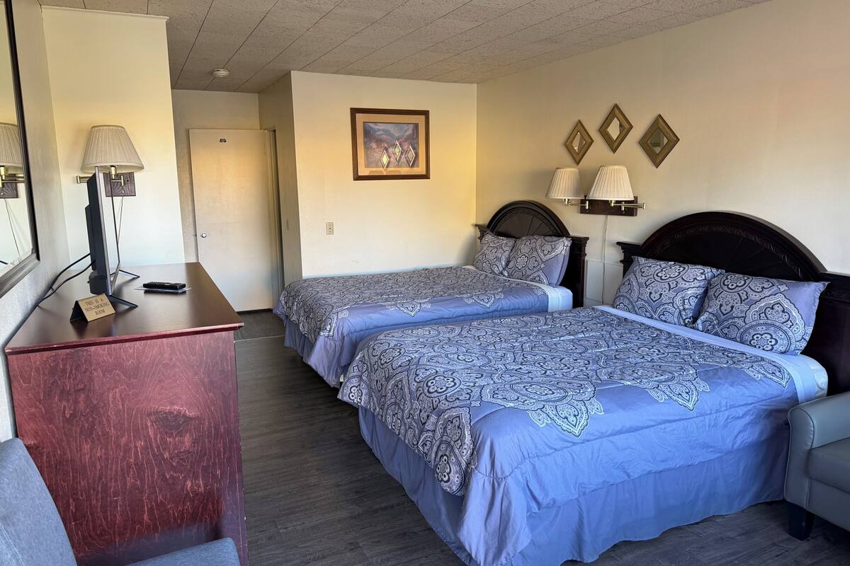 Habitación doble | Camas extra gratis, wifi gratis y ropa de cama