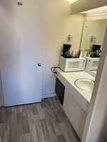 Secador de pelo, toallas