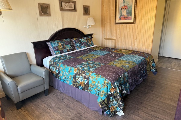 Room, 1 Queen Bed | Rollaway beds (free), WiFi (free), bed sheets