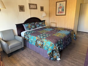 Zimmer, 1 Queen-Bett | Kostenlose Zustellbetten, kostenloses WLAN, Bettwäsche