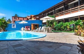 2 outdoor pools