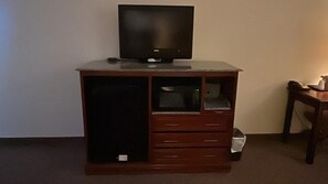 Habitación, 2 camas de matrimonio, fumadores | Escritorio, wifi gratis, ropa de cama