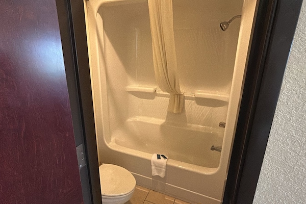 Room, 1 King Bed, Smoking | Bathroom | Free toiletries, hair dryer, towels