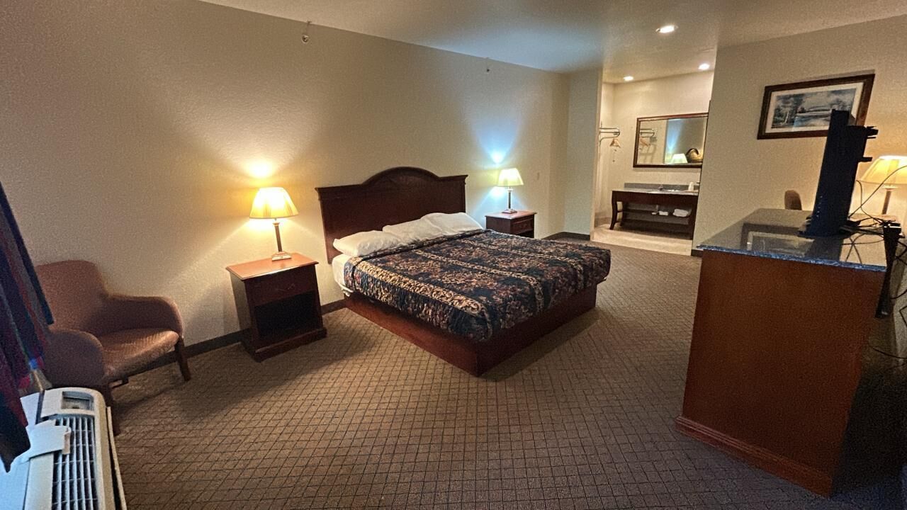 Desk, free WiFi, bed sheets