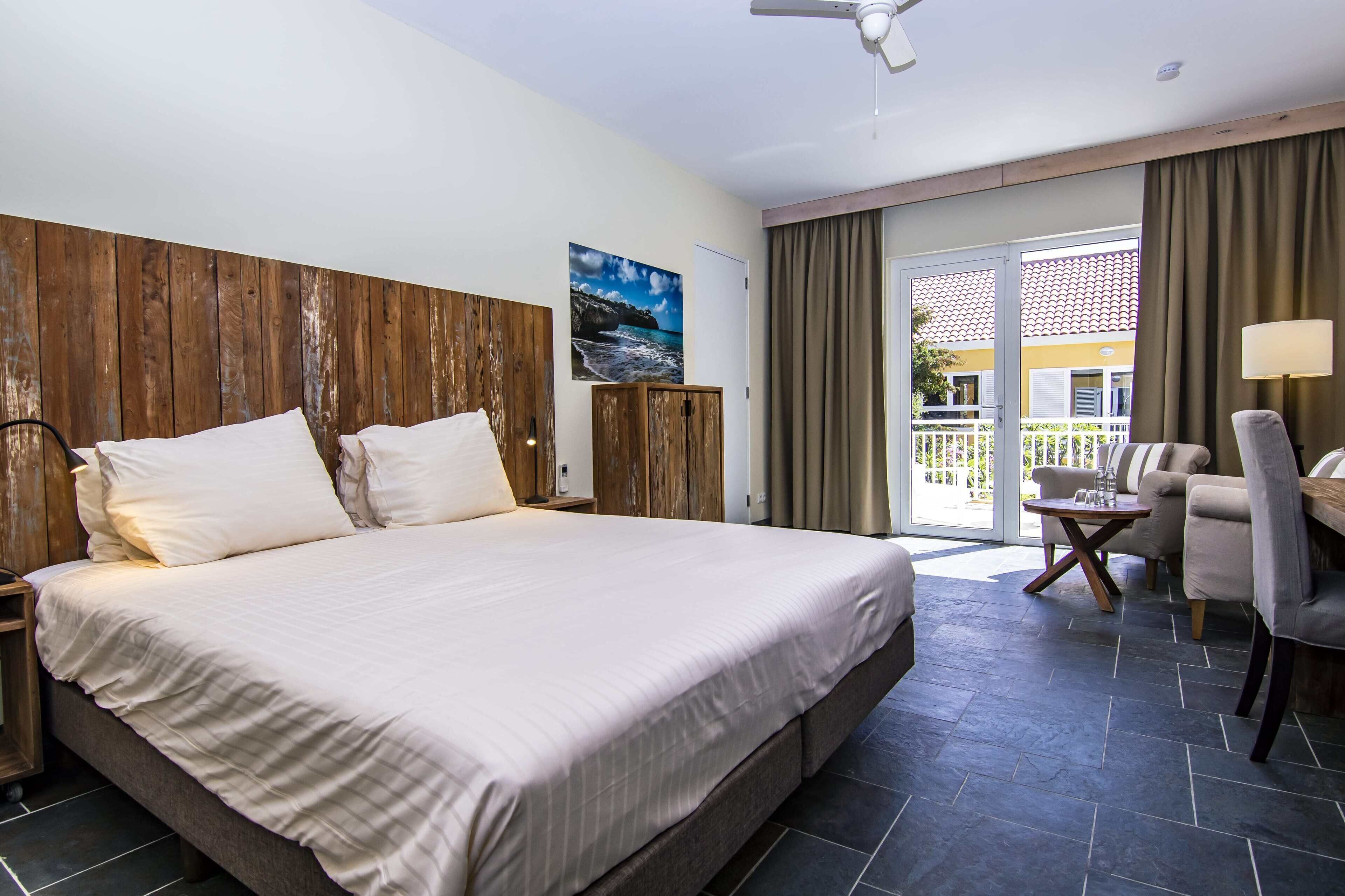 Premium bedding, in-room safe, desk, laptop workspace